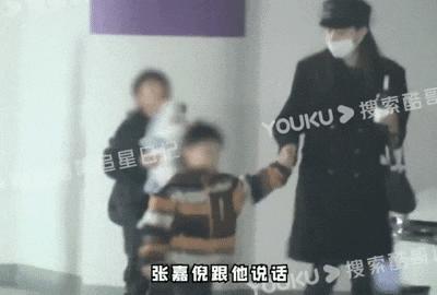 又被拍到夜会美女？他现在是彻底放飞自我了吧！