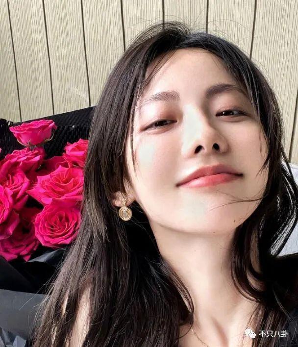 又被拍到夜会美女？他现在是彻底放飞自我了吧！
