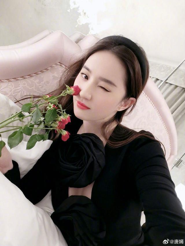 唐嫣晒刘亦菲美照送祝福 连续九年为其庆生超暖心