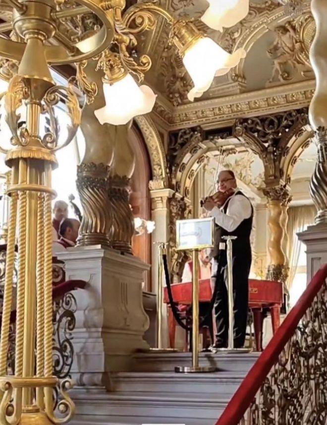 付笛生儿子在欧洲演出！夫妻俩打扮朴素甜蜜约会