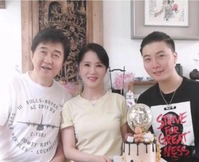 付笛生儿子在欧洲演出！夫妻俩打扮朴素甜蜜约会