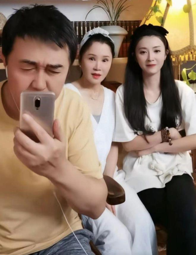 付笛生儿子在欧洲演出！夫妻俩打扮朴素甜蜜约会