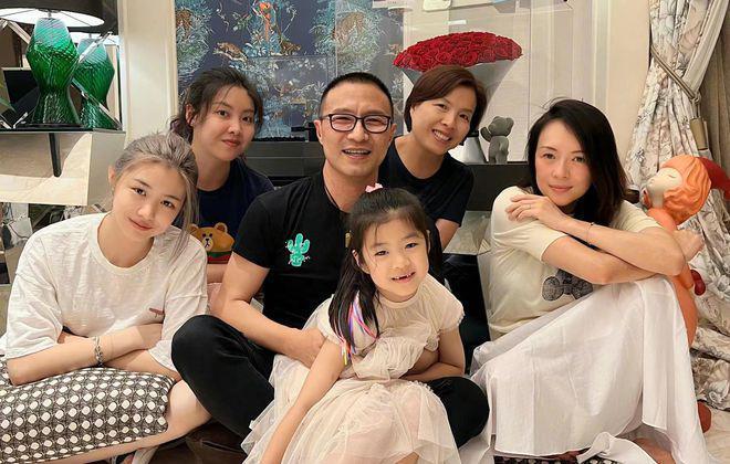 汪峰带女儿参加徒弟生日宴，8岁醒醒身高喜人，父女相处温馨