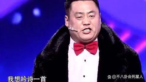 宋晓峰女儿晒父女俩合照，亲吻爸爸不避嫌，评论区争议不断