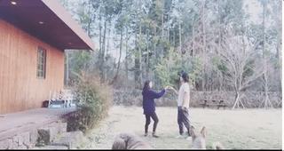 身价千亿的国民妖精养了丑男十年，终于没钱了？