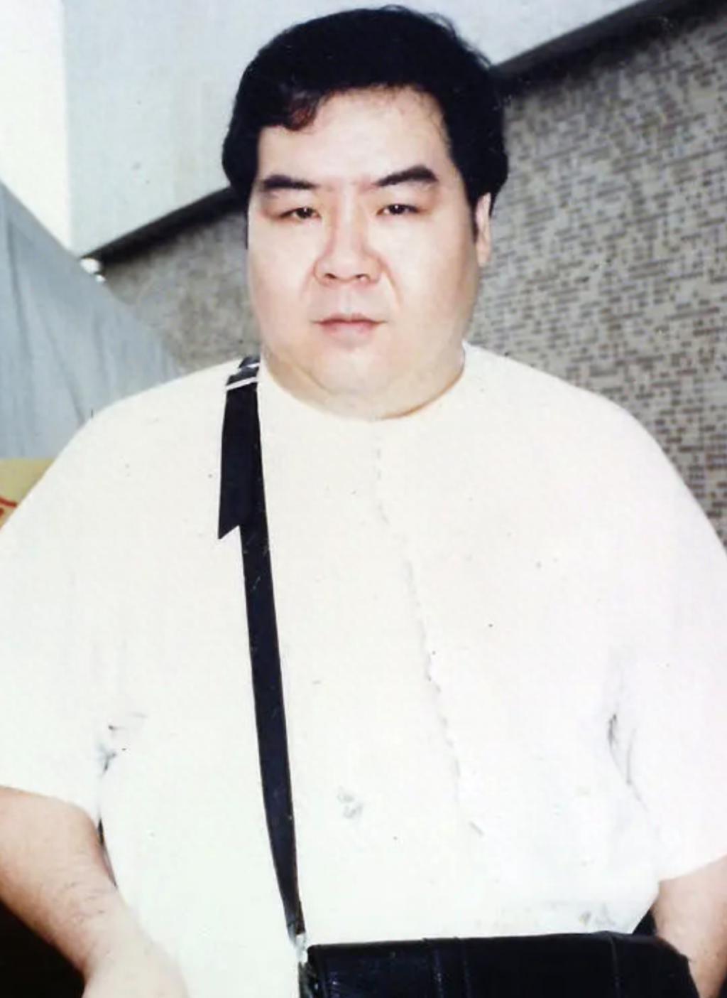 他欠债8000多万，只有刘德华伸出援助之手