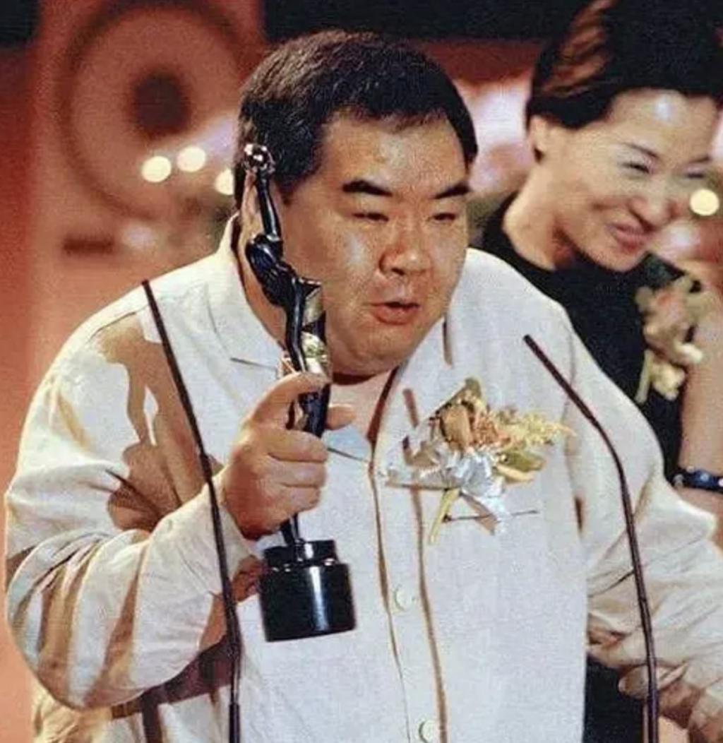 他欠债8000多万，只有刘德华伸出援助之手