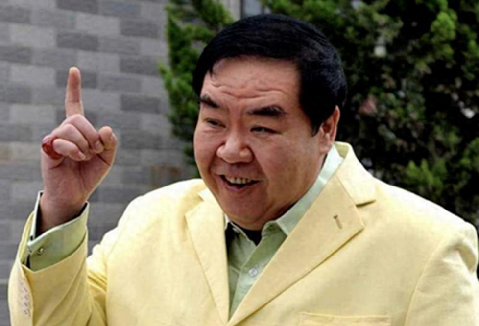 他欠债8000多万，只有刘德华伸出援助之手