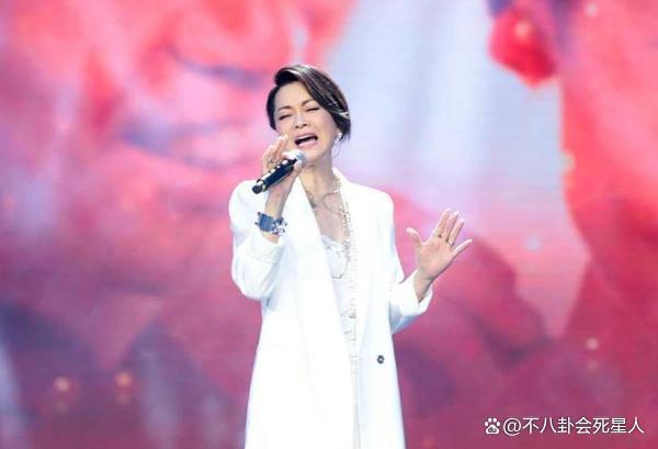 “两次逃税”毛阿敏：富豪老公去世公司爆雷，她全身而退