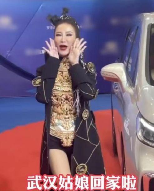 李玟母亲带女儿们回武汉！正物色墓园，CoCo或葬老家