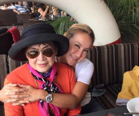 李玟母亲带女儿们回武汉！正物色墓园，CoCo或葬老家