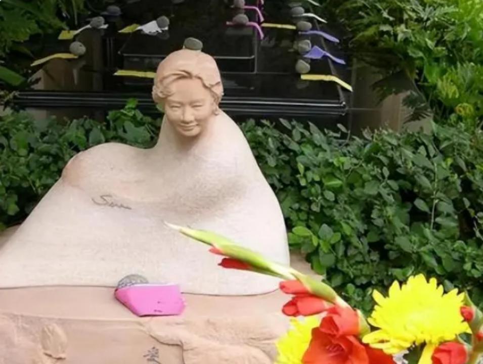 那位曾在费翔身边的舞者，稳坐富士康老板娘竟也15年了…