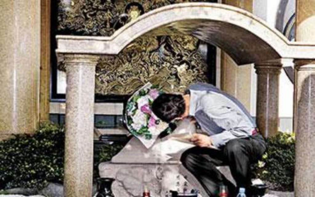 那位曾在费翔身边的舞者，稳坐富士康老板娘竟也15年了…