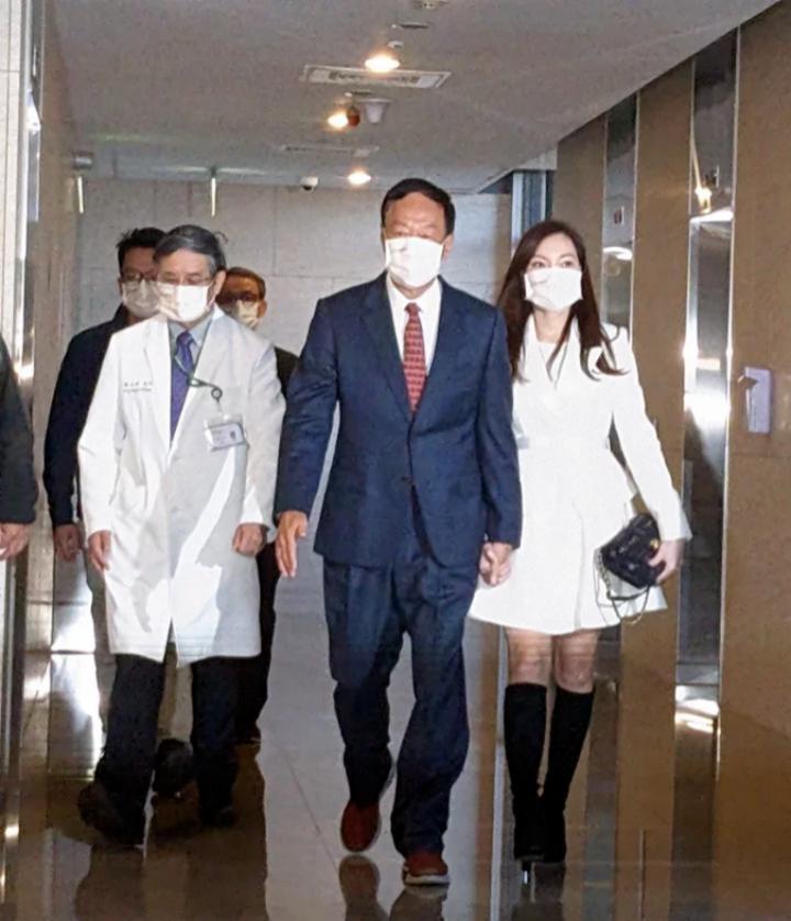 那位曾在费翔身边的舞者，稳坐富士康老板娘竟也15年了…