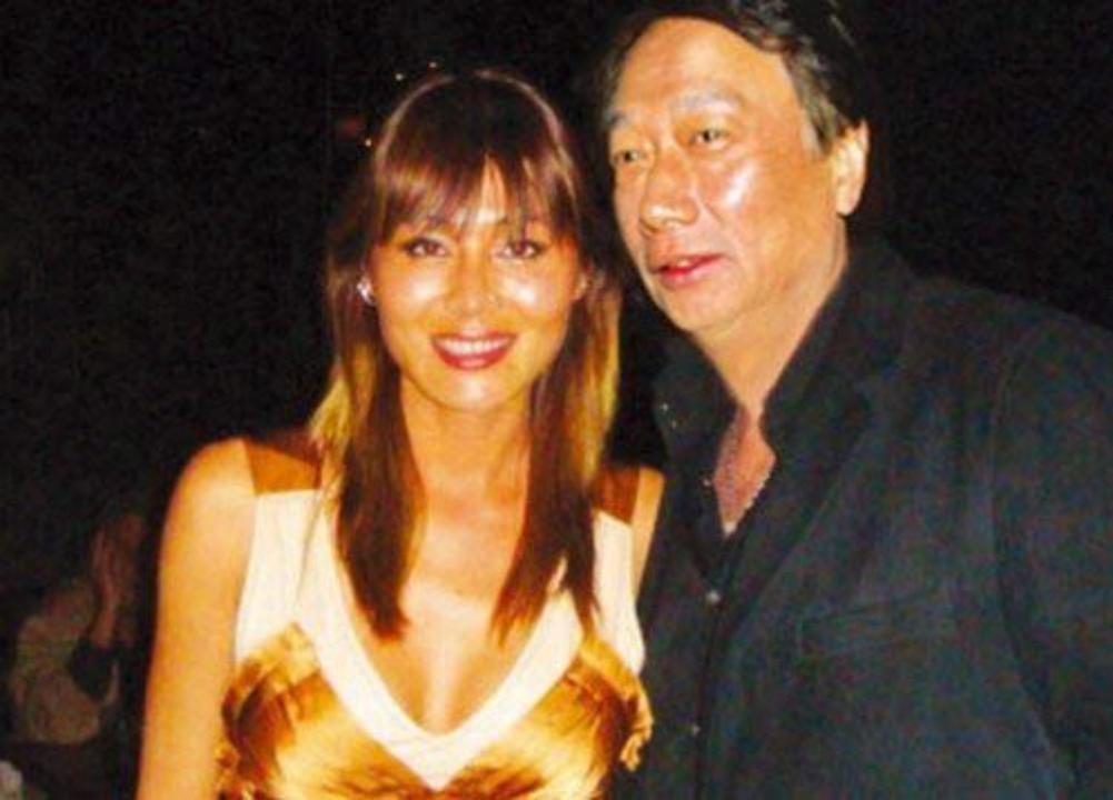 那位曾在费翔身边的舞者，稳坐富士康老板娘竟也15年了…