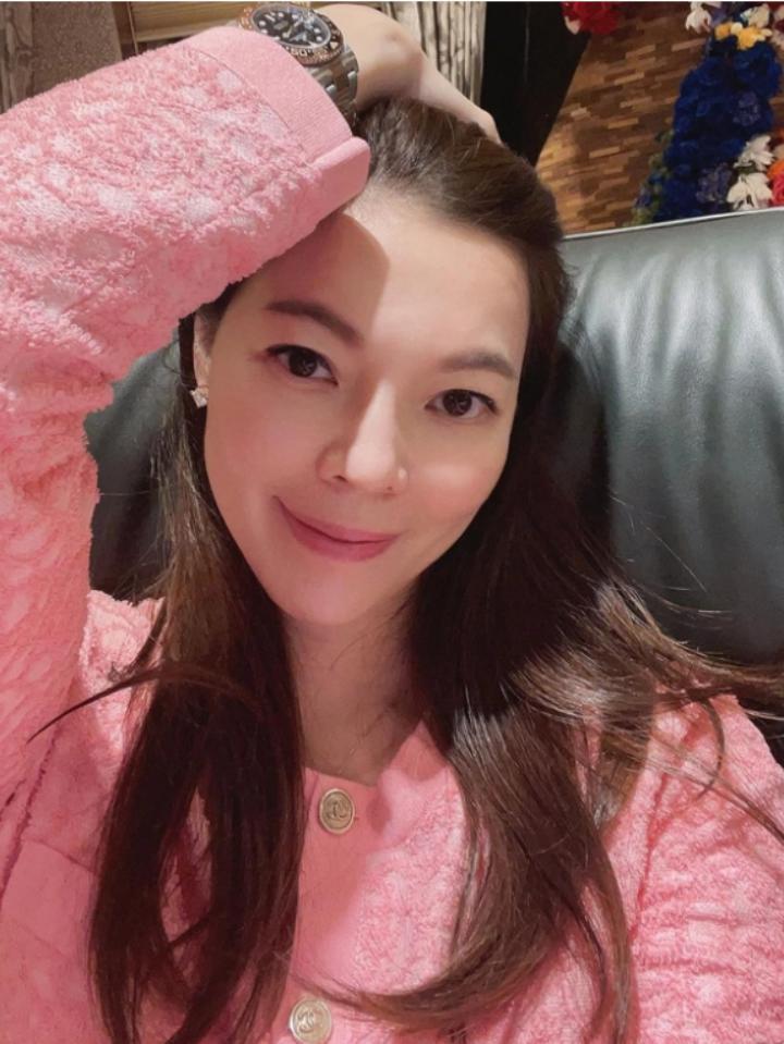 那位曾在费翔身边的舞者，稳坐富士康老板娘竟也15年了…