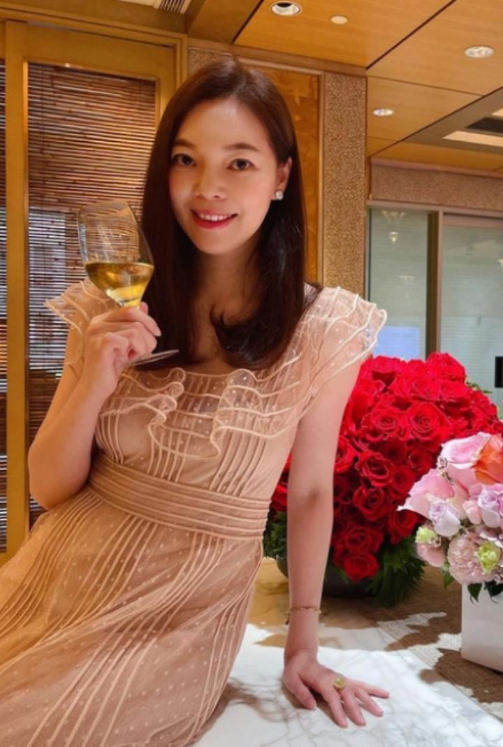 那位曾在费翔身边的舞者，稳坐富士康老板娘竟也15年了…