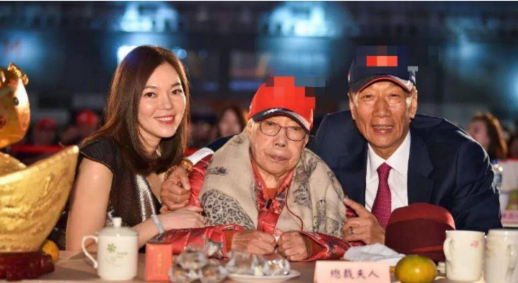 那位曾在费翔身边的舞者，稳坐富士康老板娘竟也15年了…