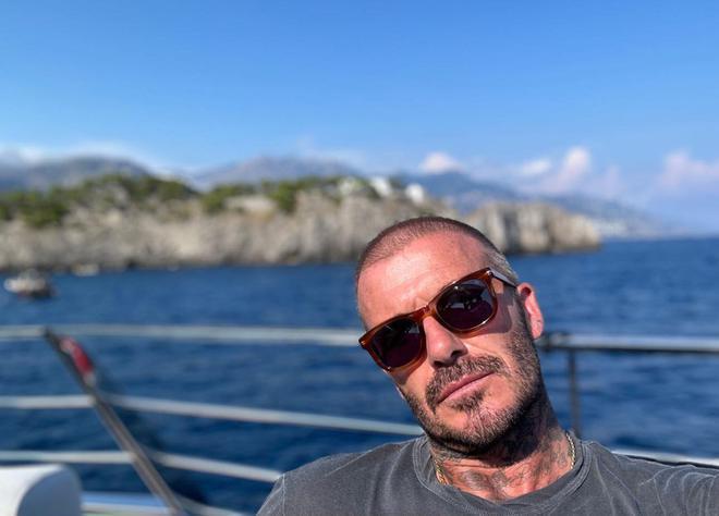 贝克汉姆晒照称女儿成长太快，12岁小七脸上长痘痘，气质像极贝嫂