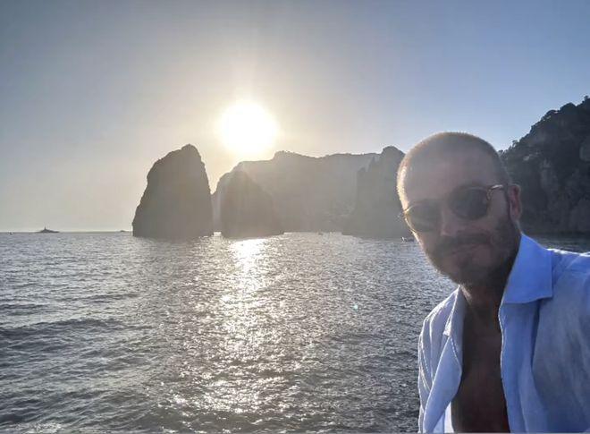 贝克汉姆晒照称女儿成长太快，12岁小七脸上长痘痘，气质像极贝嫂