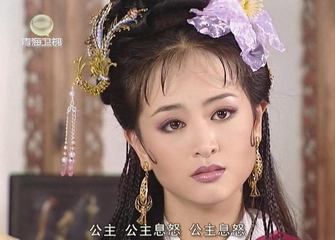 脸盘子像大饼就别演富贵美人了！驾驭得了簪花戴冠，才是真贵女