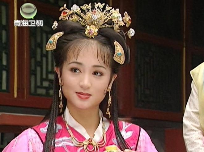 脸盘子像大饼就别演富贵美人了！驾驭得了簪花戴冠，才是真贵女