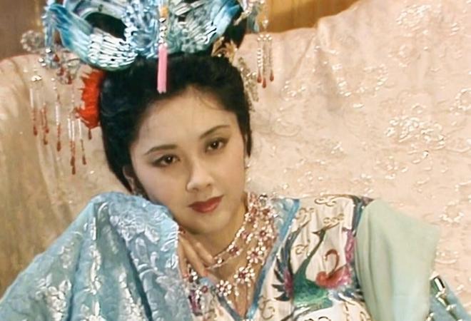 脸盘子像大饼就别演富贵美人了！驾驭得了簪花戴冠，才是真贵女