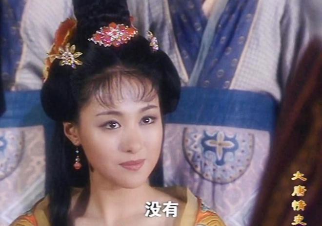 脸盘子像大饼就别演富贵美人了！驾驭得了簪花戴冠，才是真贵女