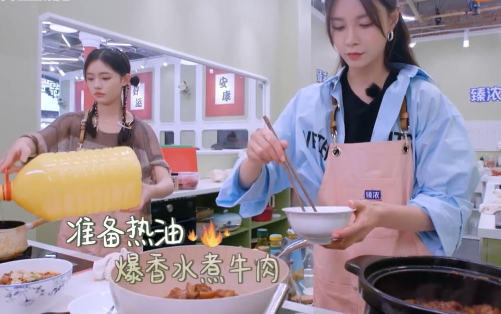 《中餐厅》再惹争议，餐厅失火还慢悠悠，赵又廷沈梦辰被批没常识