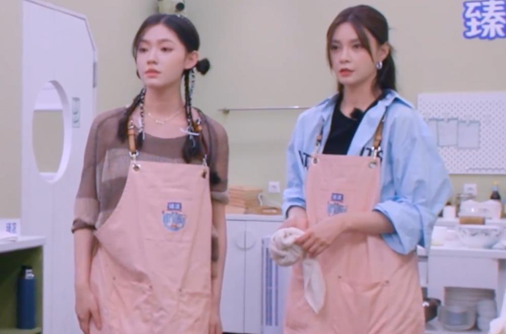 《中餐厅》再惹争议，餐厅失火还慢悠悠，赵又廷沈梦辰被批没常识