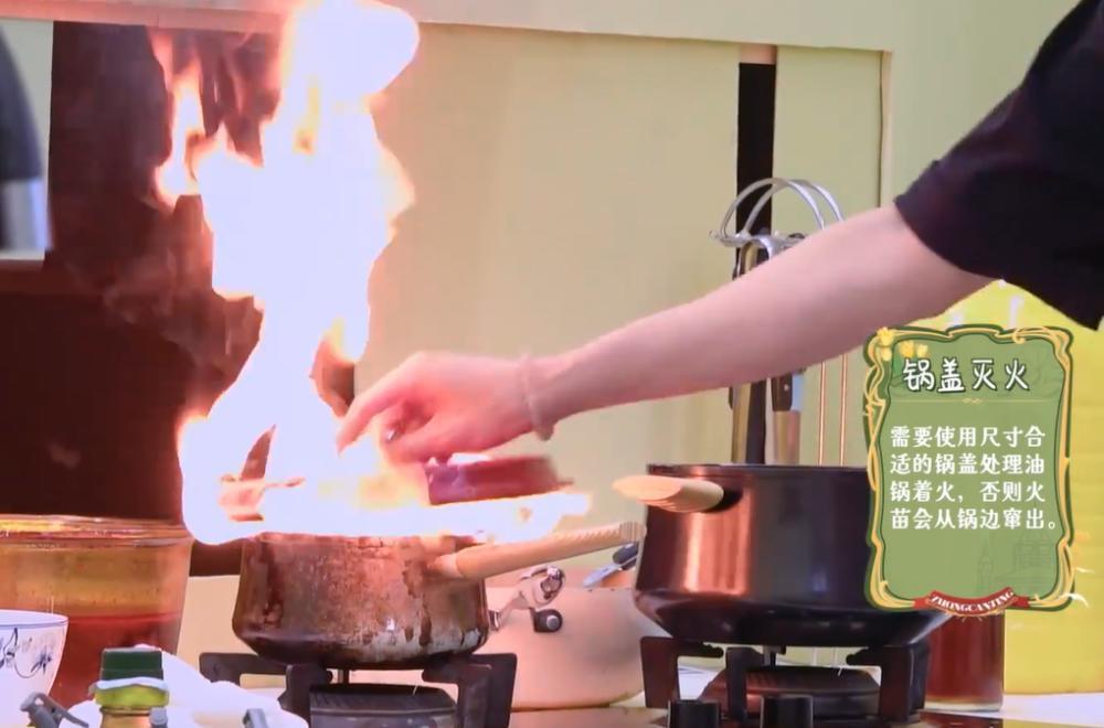 《中餐厅》再惹争议，餐厅失火还慢悠悠，赵又廷沈梦辰被批没常识