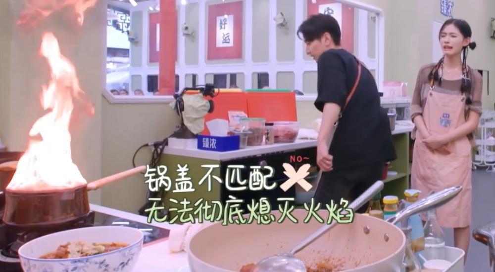 《中餐厅》再惹争议，餐厅失火还慢悠悠，赵又廷沈梦辰被批没常识
