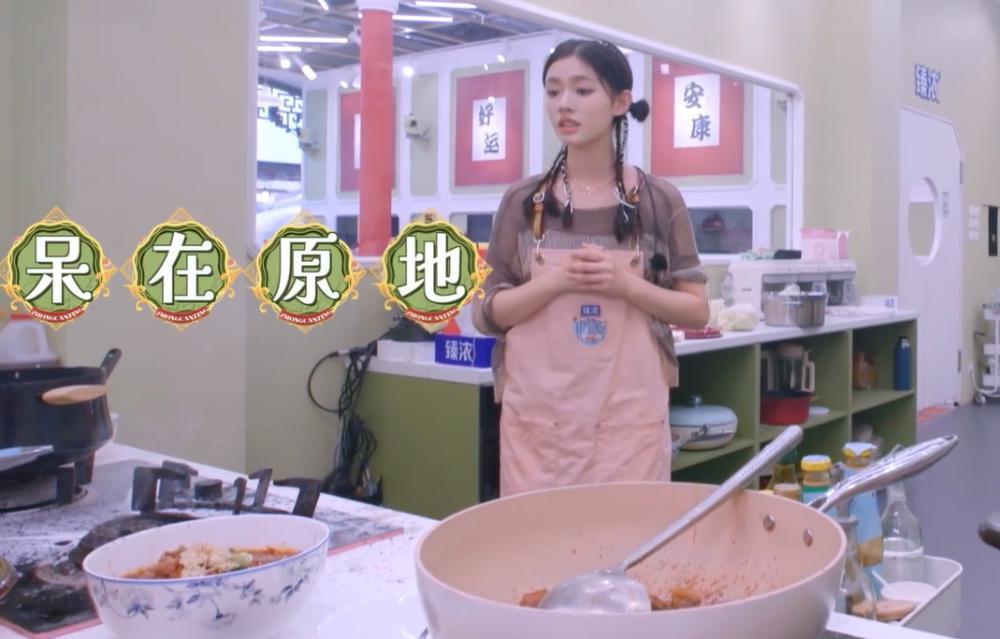 《中餐厅》再惹争议，餐厅失火还慢悠悠，赵又廷沈梦辰被批没常识