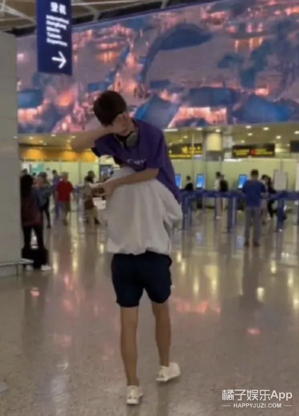 好久不见《爸爸去哪儿》的天天了，15岁身高接近190？