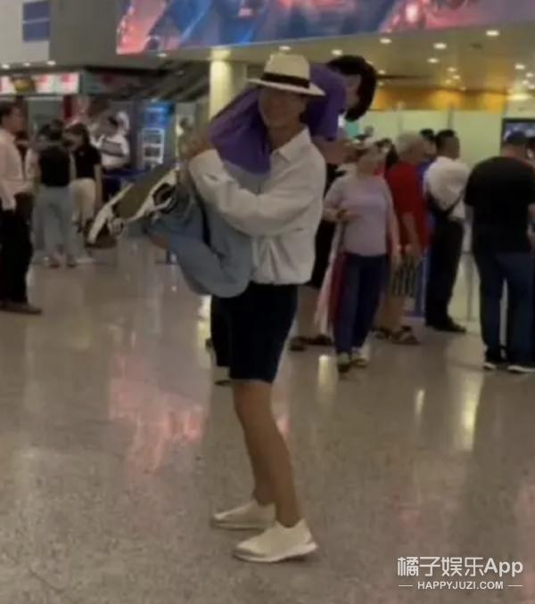 好久不见《爸爸去哪儿》的天天了，15岁身高接近190？