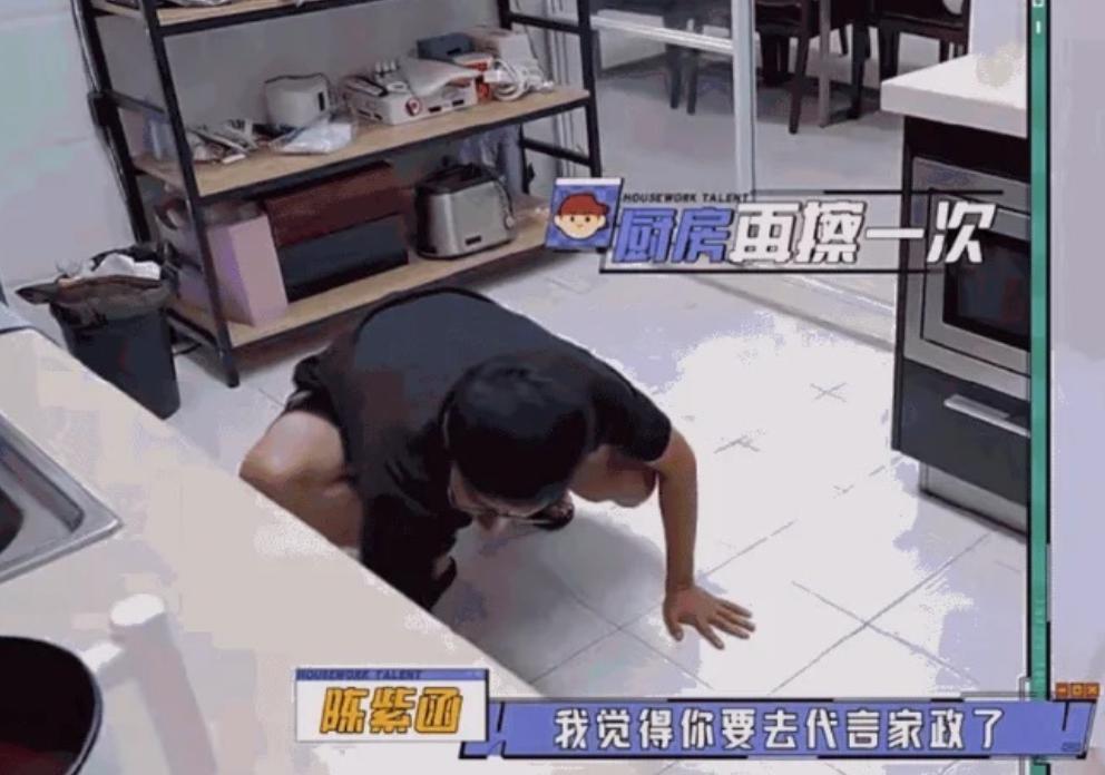 重度洁癖，“独居老人”，47岁的李维嘉活得开心吗？