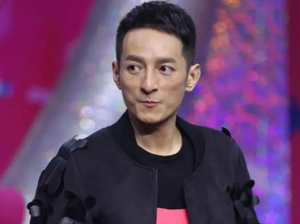 重度洁癖，“独居老人”，47岁的李维嘉活得开心吗？