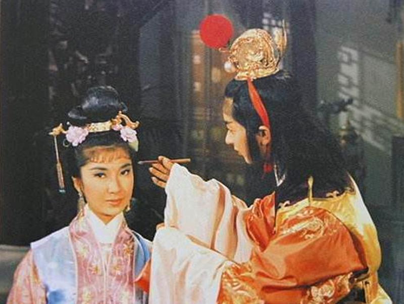 新林黛玉惹争议，几人能撑起气质？有人能锄两亩地，有人从书中走出