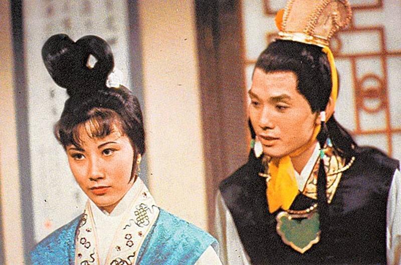 新林黛玉惹争议，几人能撑起气质？有人能锄两亩地，有人从书中走出