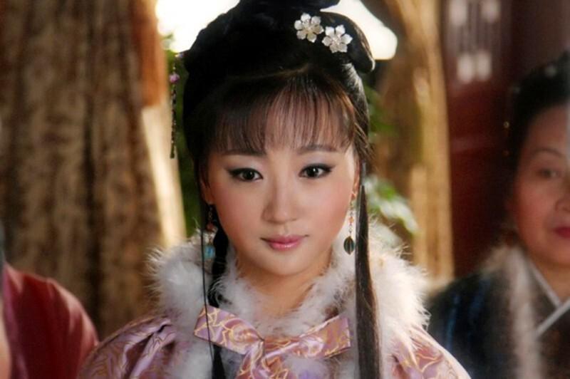 新林黛玉惹争议，几人能撑起气质？有人能锄两亩地，有人从书中走出