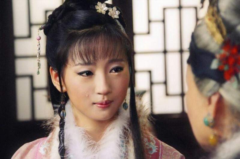 新林黛玉惹争议，几人能撑起气质？有人能锄两亩地，有人从书中走出