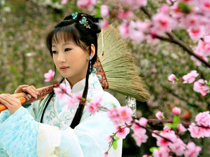 新林黛玉惹争议，几人能撑起气质？有人能锄两亩地，有人从书中走出