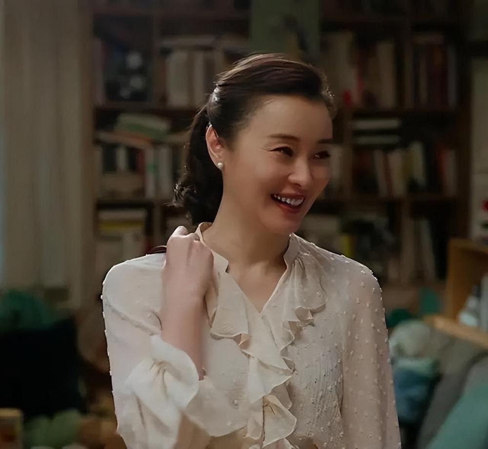 51岁吴越怒撕造谣者：颠覆人淡如菊，如何活成清醒的大女主？