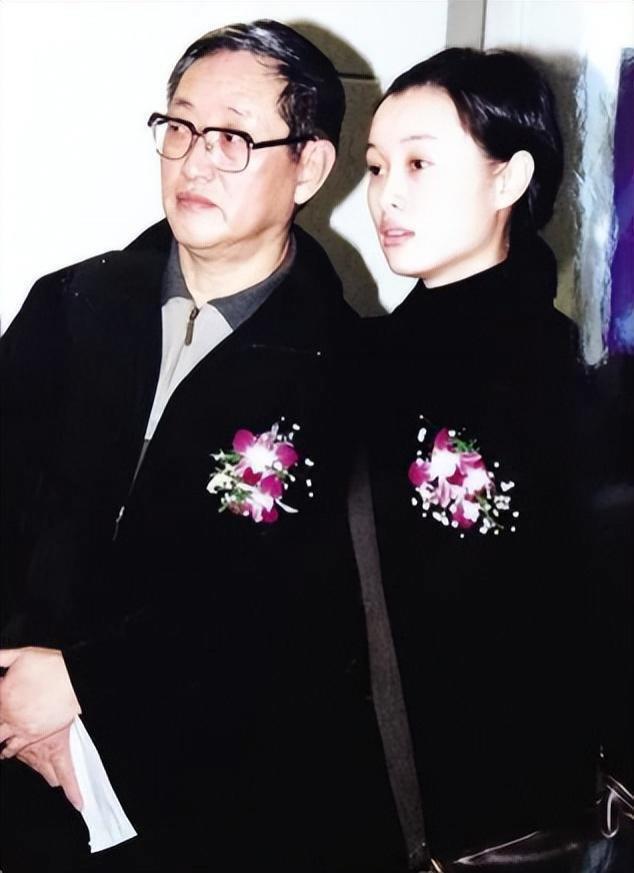 51岁吴越怒撕造谣者：颠覆人淡如菊，如何活成清醒的大女主？