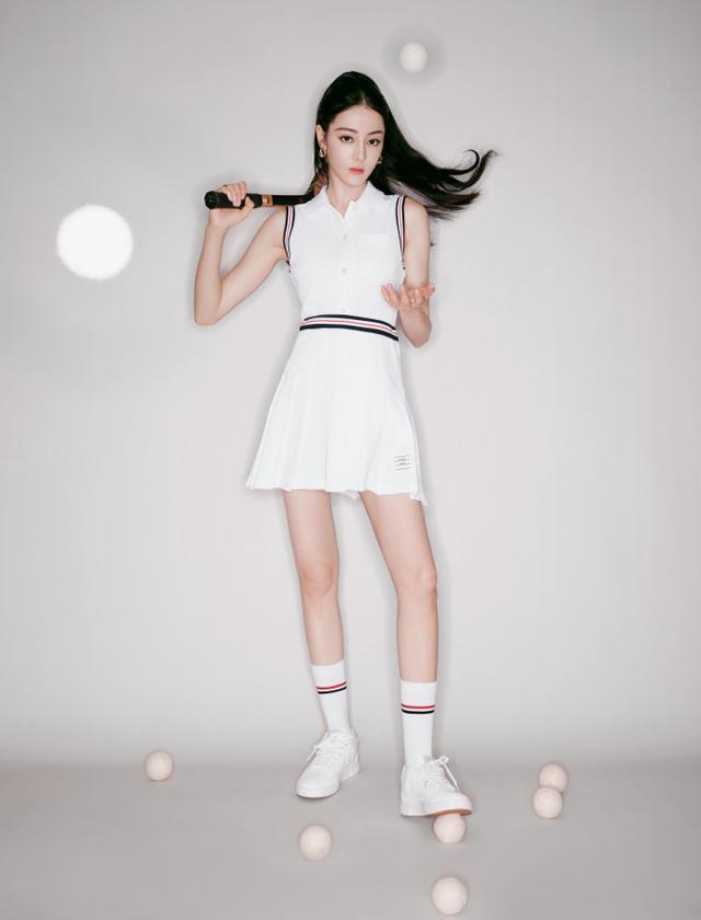 迪丽热巴网球少女造型甜酷满分 活力生风张扬动感