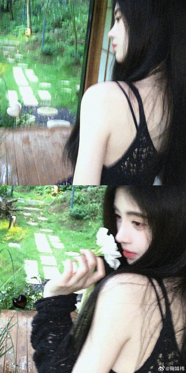 鞠婧祎漫步绿野山林一抹亮色 捧花细嗅蜜语笑颜清澈