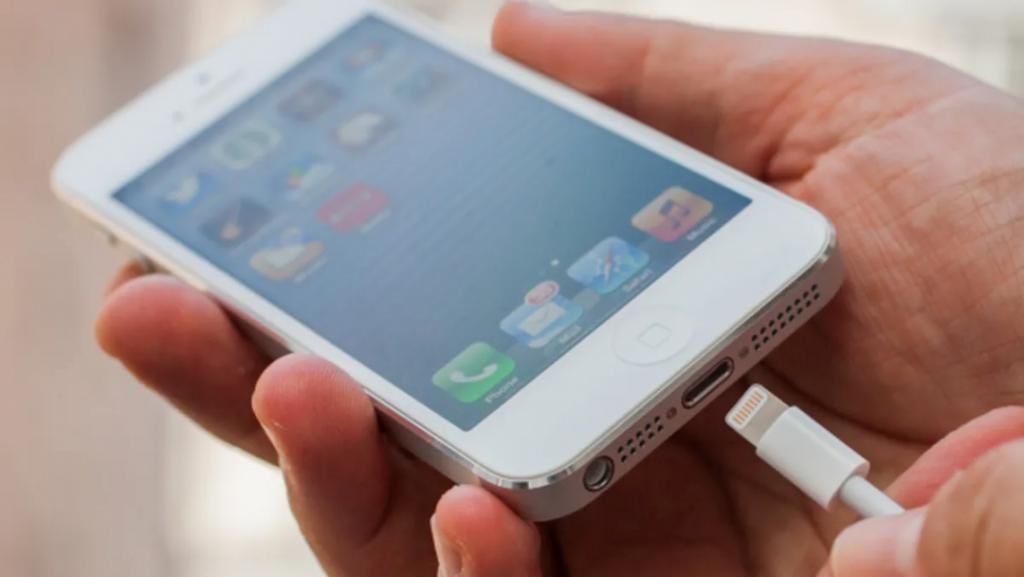 苹果刀法精准， 买 iPhone 15 的朋友注意这点