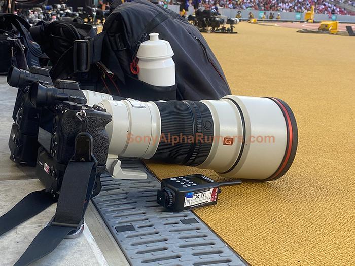 索尼新款 300mm f / 2.8 GM 镜头高清图曝光，号称同类中最轻