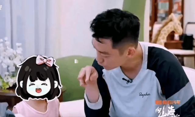 郑恺女儿安娜综艺首秀 活泼俏皮轻松拿捏老父亲