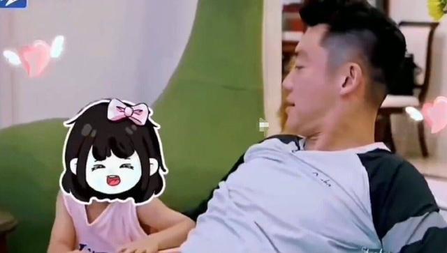 郑恺女儿安娜综艺首秀 活泼俏皮轻松拿捏老父亲